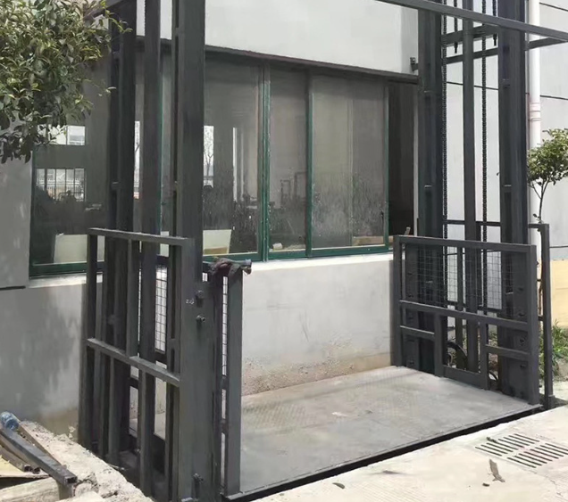 信州导轨式施工升降机助力民生工程提速增效