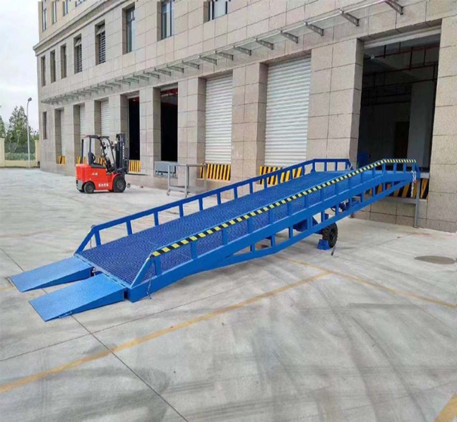 信州移动式登车桥装卸